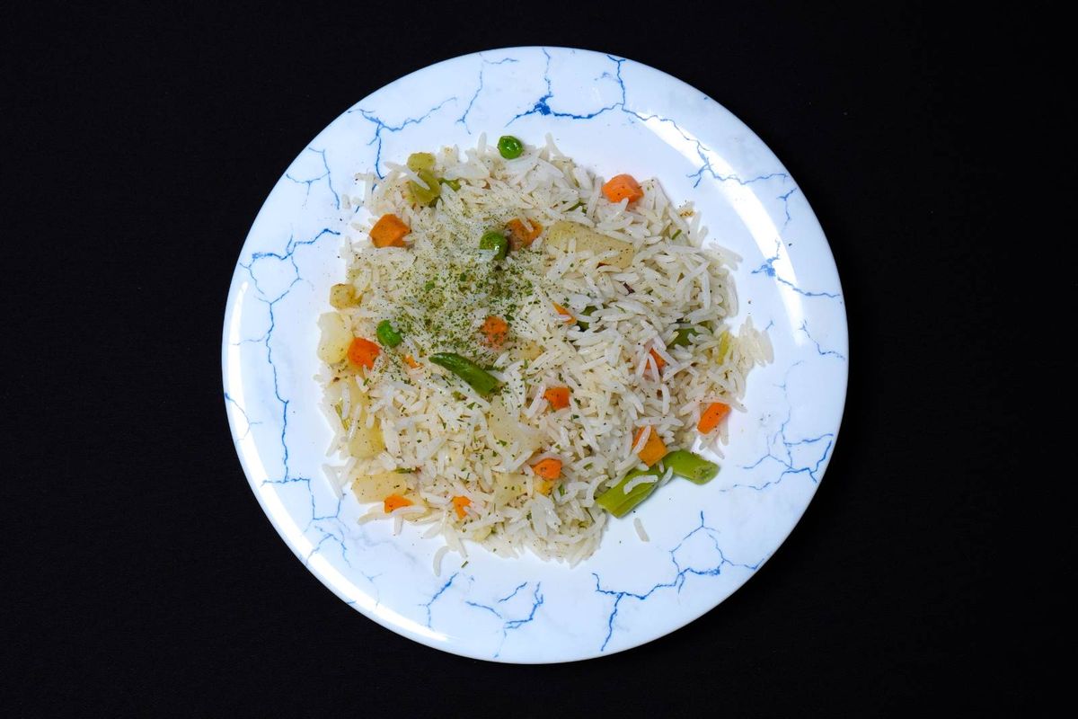 Veg Pulao cu salata de varza murata si hrean in otet 